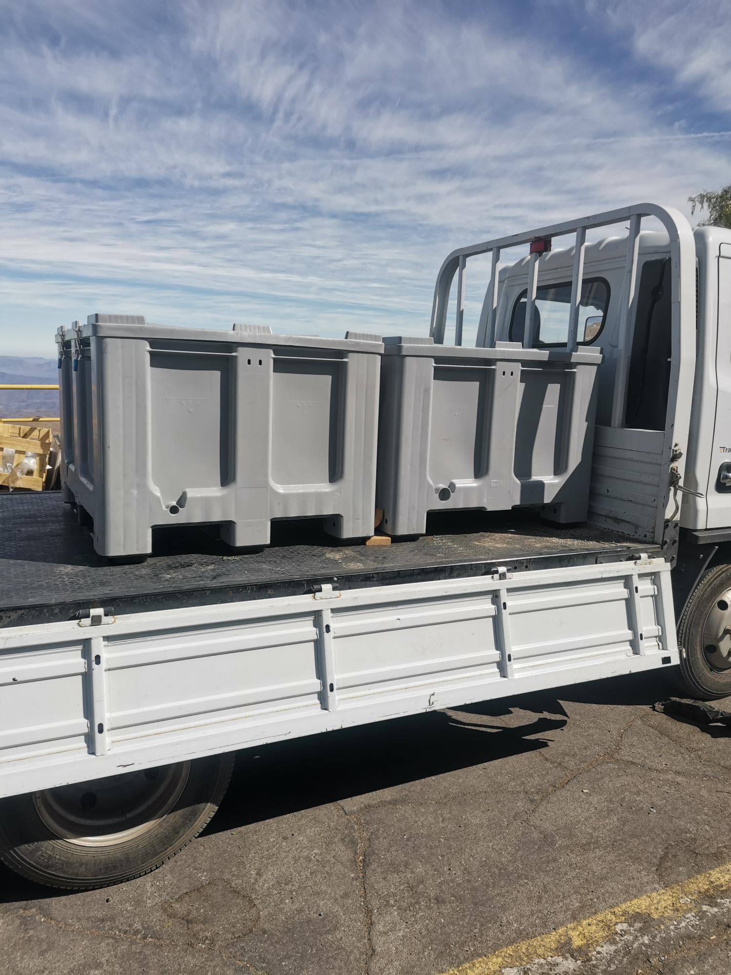Fig. 4: Two crates with a total equipment weight of 300 kg safely arrived at La Silla Observatory in Chile. Author: Valašské Meziříčí Observatory.